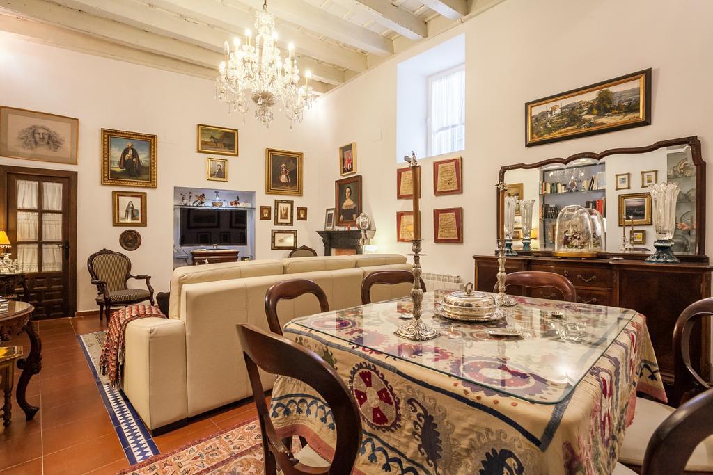 Casa Senorial En Centro,calle Marmoles Sevilla