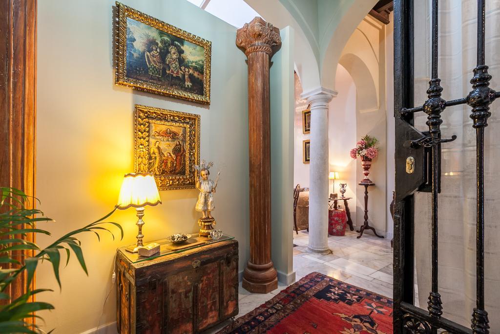 Casa Senorial En Centro,calle Marmoles * Sevilla